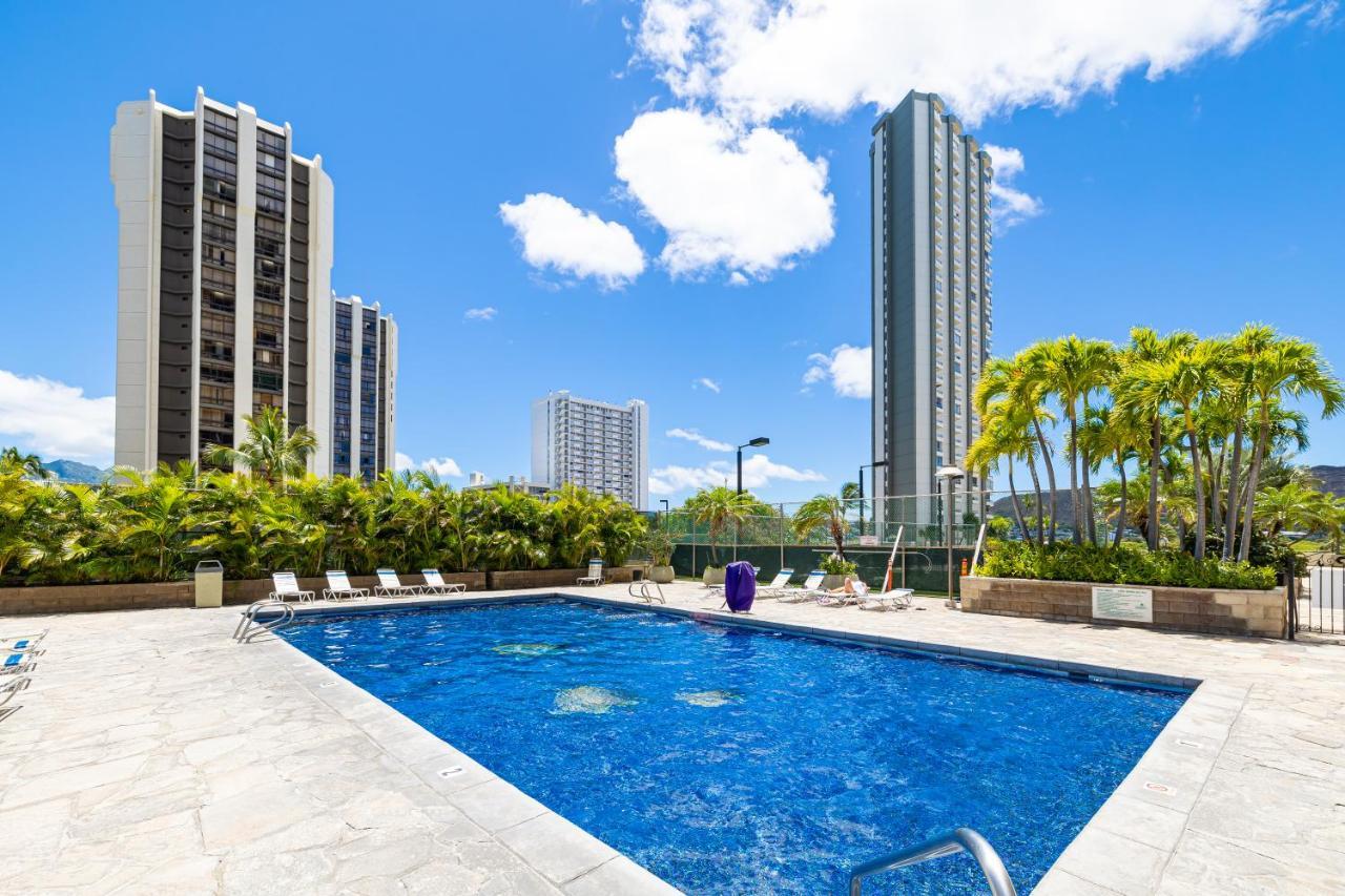 Newly Renovated 2 Bedroom Condo, 1 Block To Waikiki Beach, Free Parking Honolulu Esterno foto