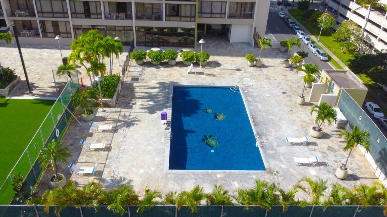 Newly Renovated 2 Bedroom Condo, 1 Block To Waikiki Beach, Free Parking Honolulu Esterno foto