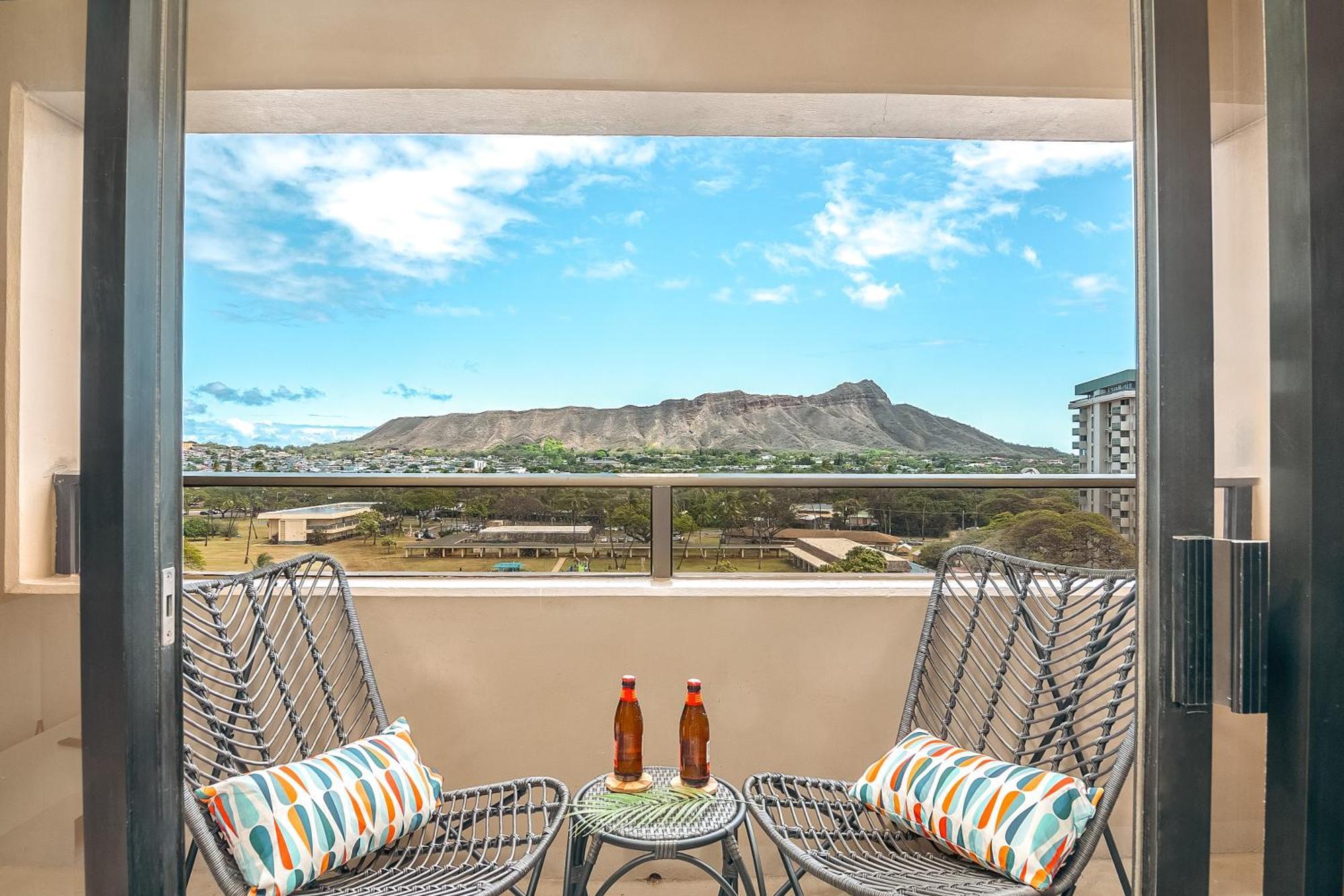 Newly Renovated 2 Bedroom Condo, 1 Block To Waikiki Beach, Free Parking Honolulu Esterno foto