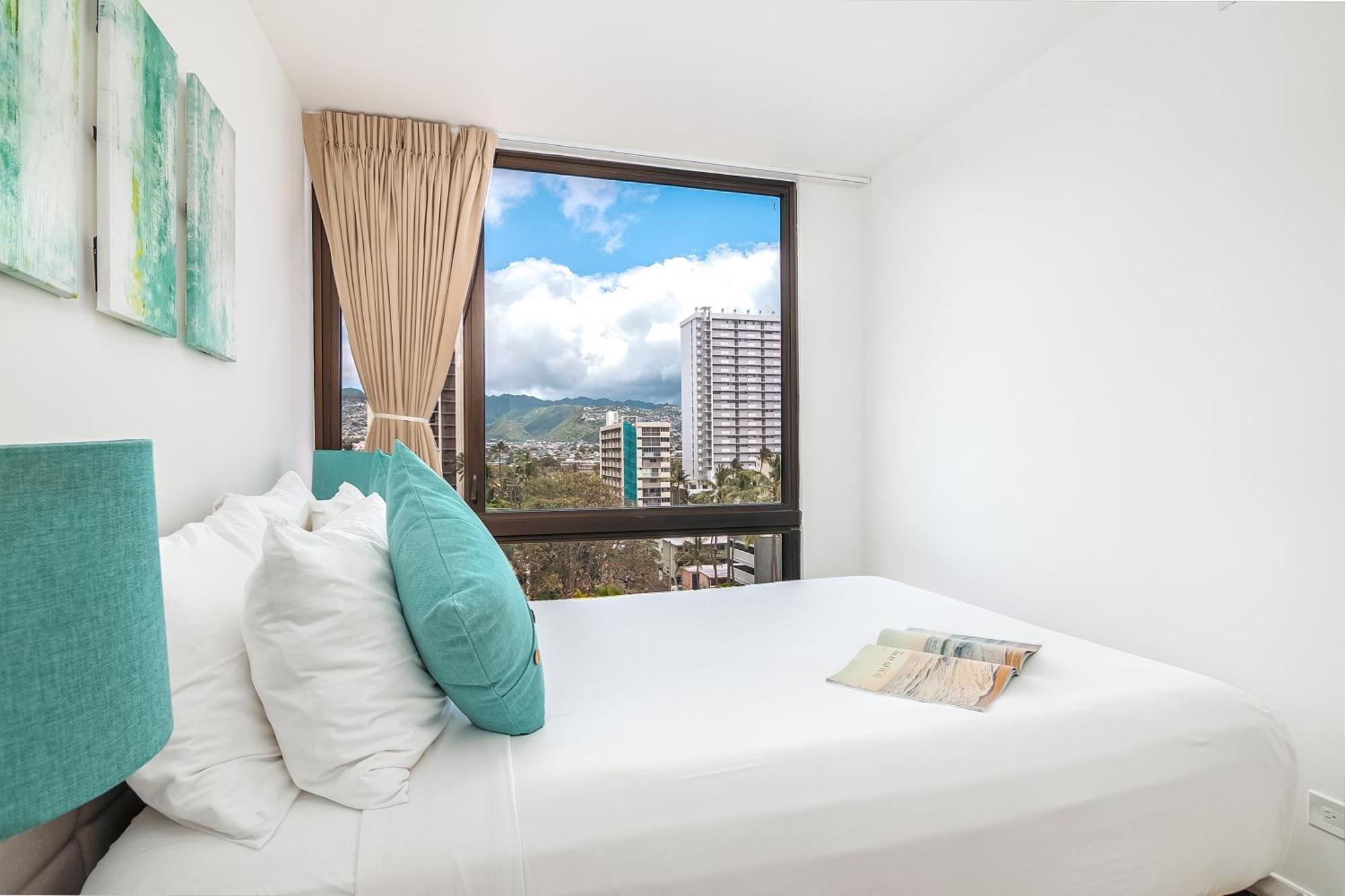 Newly Renovated 2 Bedroom Condo, 1 Block To Waikiki Beach, Free Parking Honolulu Esterno foto