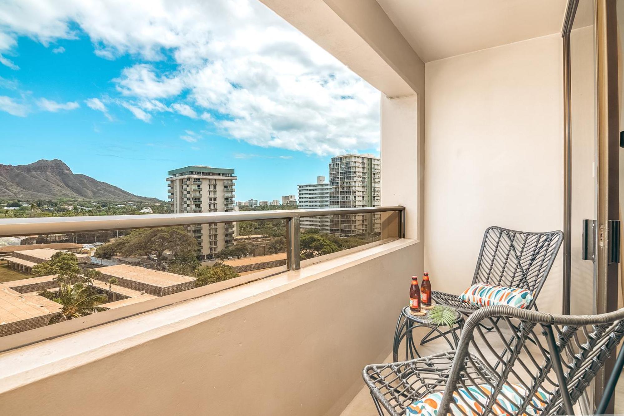 Newly Renovated 2 Bedroom Condo, 1 Block To Waikiki Beach, Free Parking Honolulu Esterno foto